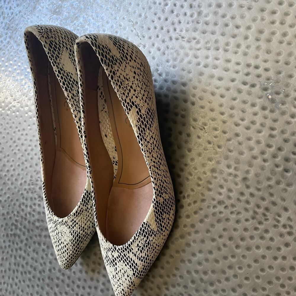 Vionic Shoes Womens Size 7 Snake Print Kitten Heel